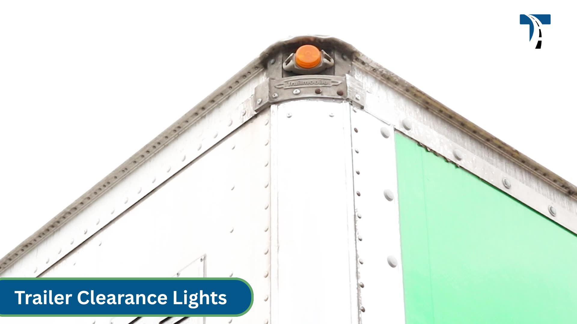 clearance lights on back corner of trailer