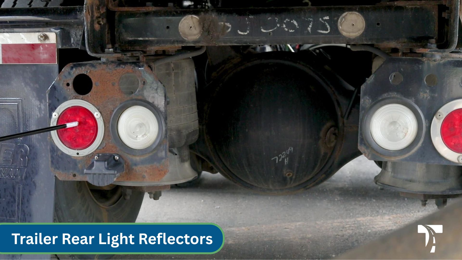 rear light reflectors under back of semi trailer